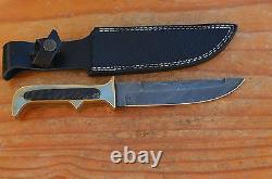 Custom made beautiful damascus collectable hunting knife one of a kind. 9028