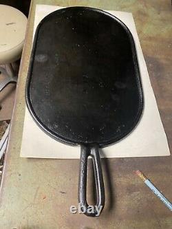 Extremely Rare If Not One Of A Kind Unmarked Cast Iron Griddle With Pan Handle