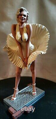 MARILYN MONROE 16 scale statue Custom ONE OF A KIND RARE + Sideshow Book