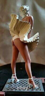 MARILYN MONROE 16 scale statue Custom ONE OF A KIND RARE + Sideshow Book