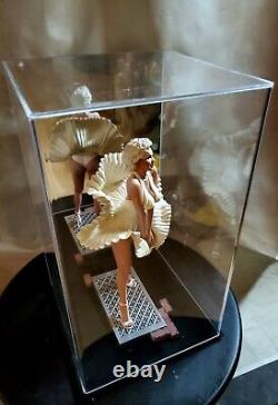 MARILYN MONROE 16 scale statue Custom ONE OF A KIND RARE + Sideshow Book