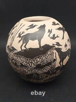 Mata Ortiz Unique One of a kind pot by Monico Loya 4.5 tall and 4.5 wide