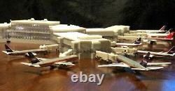 Model Airport Terminal 1400 Scale Includes Lights & Jetways one of a kind