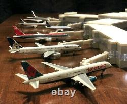 Model Airport Terminal 1400 Scale Includes Lights & Jetways one of a kind