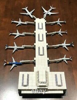 Model Airport Terminal 1400 Scale Includes Lights & Jetways one of a kind