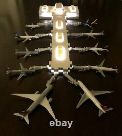 Model Airport Terminal 1400 Scale Includes Lights & Jetways one of a kind