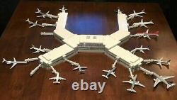 Model Airport Terminal 1400 Scale Includes Lights & Jetways one of a kind