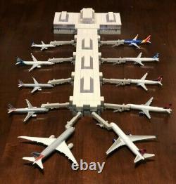 Model Airport Terminal 1400 Scale Includes Lights & Jetways one of a kind