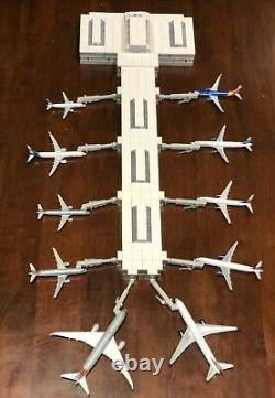 Model Airport Terminal 1400 Scale Includes Lights & Jetways one of a kind