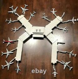 Model Airport Terminal 1400 Scale Includes Lights & Jetways one of a kind