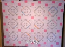 ONE OF A KIND PATTERN EMBROIDERED AND PIECED / APPLIQUE ANTIQUE QUILT 30s/40s