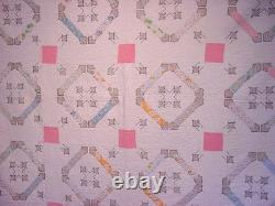 ONE OF A KIND PATTERN EMBROIDERED AND PIECED / APPLIQUE ANTIQUE QUILT 30s/40s