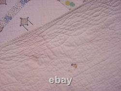 ONE OF A KIND PATTERN EMBROIDERED AND PIECED / APPLIQUE ANTIQUE QUILT 30s/40s