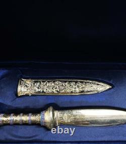 One Of A Kind King Tutankhamun's meteoric dagger