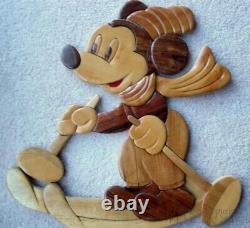 One Of A Kind Wooden Sculpted Mickey Mouse On Skis Wall Hanging/shelf Decoration