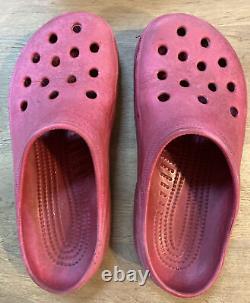 One of a kind Crocs collectible Raspberry color with no strap M5/W7 used