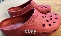 One of a kind Crocs collectible Raspberry color with no strap M5/W7 used