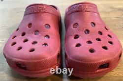 One of a kind Crocs collectible Raspberry color with no strap M5/W7 used