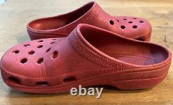 One of a kind Crocs collectible Raspberry color with no strap M5/W7 used