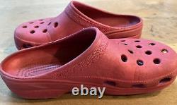 One of a kind Crocs collectible Raspberry color with no strap M5/W7 used