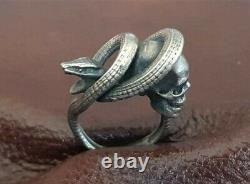 RARE ONE OF A KIND AMAZING VINTAGE ANTIQUE snak? MEMENTO MORI skull SILVER RING