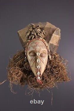 Stunning one-of-a-kind African Kuba Bushoong wood mask, 40 x 38 cm, good cond