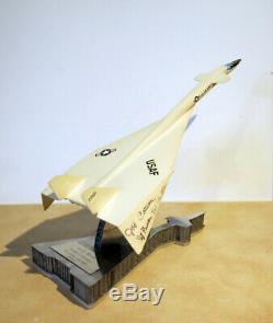 Vintage One-of-a-Kind 1969 XB-70 Valkyrie Pilot & Crew Signed Presentation Model