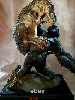 Weta KING KONG V-Rex VS Kong 24 Scale Statue with Custom Girl One of a Kind