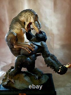 Weta KING KONG V-Rex VS Kong 24 Scale Statue with Custom Girl One of a Kind