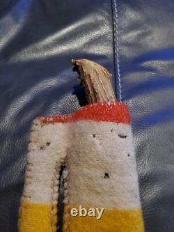 14 couteau en acier avec manche en bois de cerf. Avec fourreau en laine. Pièce unique