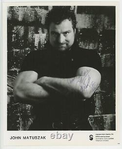 1985 Photo de presse L'acteur John Matuszak a signé une lettre unique autographiée 2x