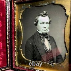 1/6 Plaque Daguerreotype De Gentleman Avec Giant Curl En Date Du 1 Janvier 1853 Plein Boîtier