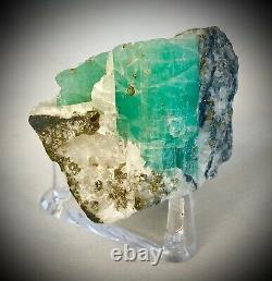 276 Ct. Colombien Emerald Mineral Specimen One-of-a-kind Collectible Rare