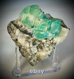 276 Ct. Colombien Emerald Mineral Specimen One-of-a-kind Collectible Rare