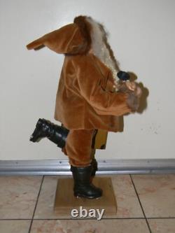 90 Figurine de Santa unique en son genre courant avec poupée et valise par LOIS CLARKSON