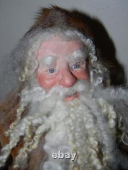 90 Figurine de Santa unique en son genre courant avec poupée et valise par LOIS CLARKSON