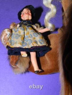 90 Figurine de Santa unique en son genre courant avec poupée et valise par LOIS CLARKSON