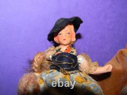 90 Figurine de Santa unique en son genre courant avec poupée et valise par LOIS CLARKSON