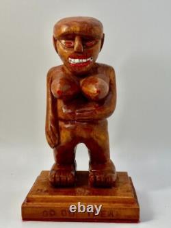 Art populaire outsider sculpture sur bois May Belle Strange Bonne idée Wm Kerr Figure féminine