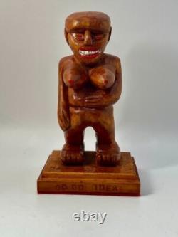 Art populaire outsider sculpture sur bois May Belle Strange Bonne idée Wm Kerr Figure féminine