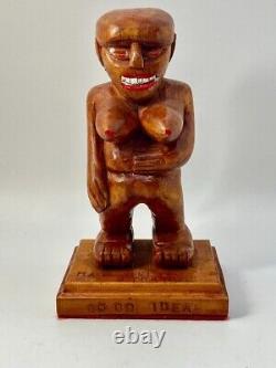 Art populaire outsider sculpture sur bois May Belle Strange Bonne idée Wm Kerr Figure féminine