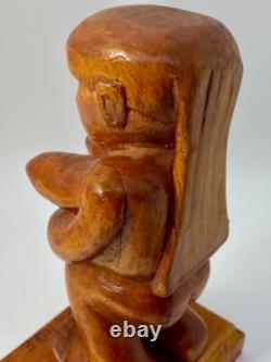 Art populaire outsider sculpture sur bois May Belle Strange Bonne idée Wm Kerr Figure féminine