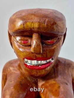 Art populaire outsider sculpture sur bois May Belle Strange Bonne idée Wm Kerr Figure féminine