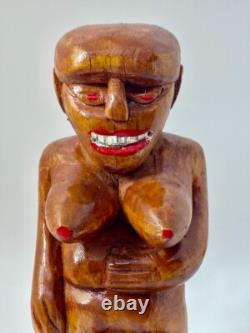 Art populaire outsider sculpture sur bois May Belle Strange Bonne idée Wm Kerr Figure féminine