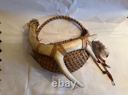 Art rare: Un panier en bois de cerf tissé à la main unique des Amérindiens Navajo
