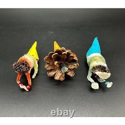 Artisanale fabriquée Elfes Lutins Kitsch Unique Assemblage Gnomes Cône de pin LIRE