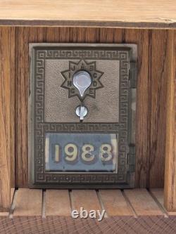 Banque de porte de bureau de poste faite à la main, unique en son genre, avec boîte en bois, art populaire vintage