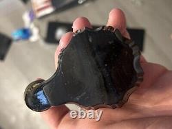 Bouilloire à thé unique en son genre en encre de cobalt/ambrée avec beaucoup de tourbillons à voir absolument.
