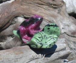 C'est Quoi, Ça? Exquis, Sculpté À La Main, Un D'un Genre, Ruby En Zoisite Frog Sur Lily Pad