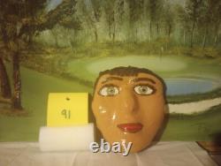 Cette sculpture de visage en ciment, par Ginette's, est unique en son genre.